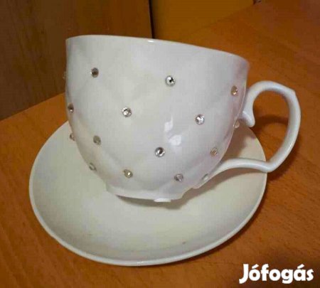Nagy hófehér, cirkonkövekkel kirakott különleges, elegáns, bögre+alj