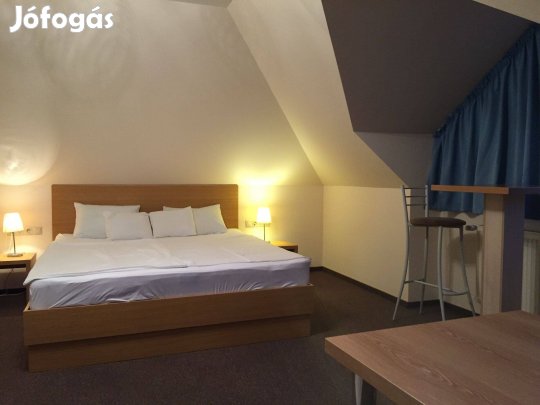 Nagy lakás eladó Héviz központban