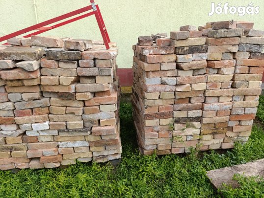 Nagy méretű bontott tégla eladó