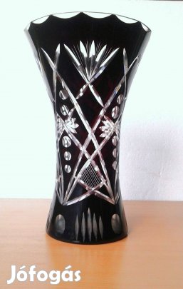 Nagy méretű csiszolt bordó kristály váza