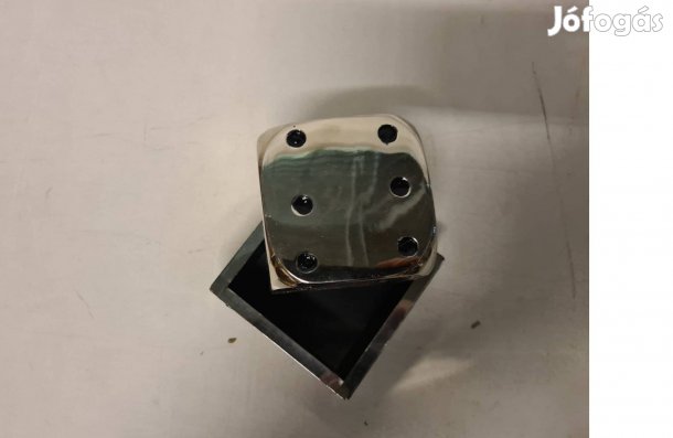 Nagy méretű dobókocka játék fa dobozban 10 cm