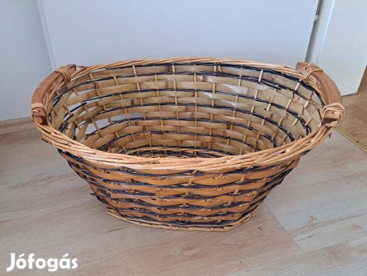Nagy méretű fonott kosár