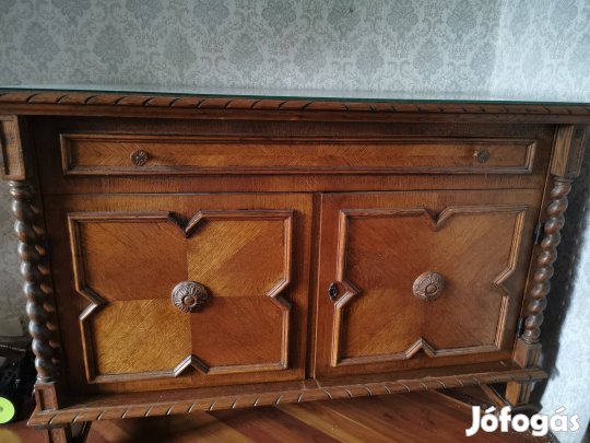 Nagy méretű koloniál komód