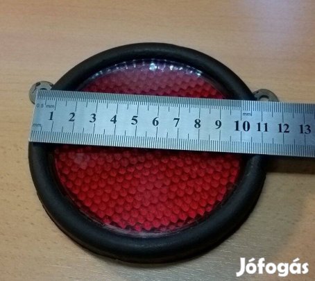 Nagy méretű piros prizma, macskaszem eladó