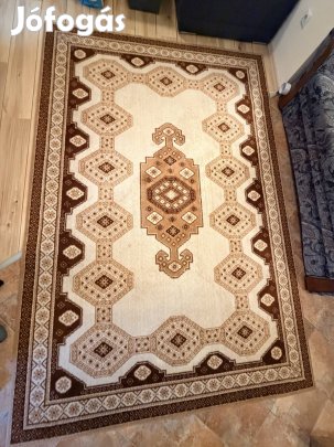 Nagy méretű szőnyeg szép állapotban eladó Budán!