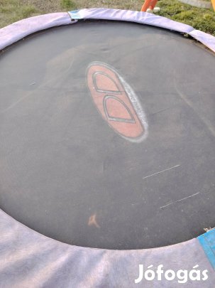 Nagy méretű trambulin 