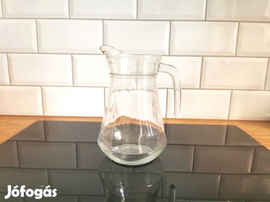 Nagy öblös üvegkancsó