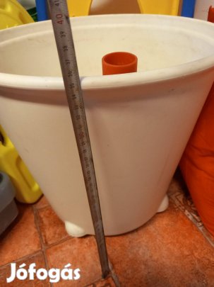 Nagy öntöző cserép guruló lábakkal automata öntözéssel