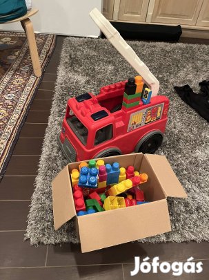 Nagy piros tűzoltó autó építőkockákkal