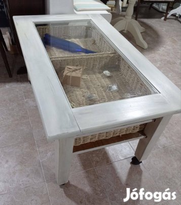 Nagy rattan fiókos edzett üveg tetejű asztal