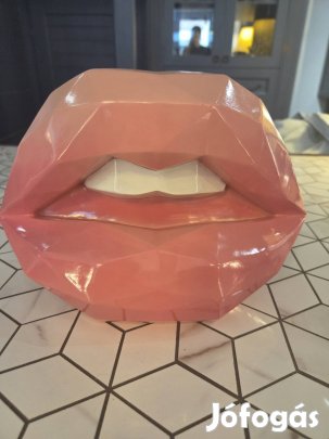 Nagy rózsaszín száj dísz