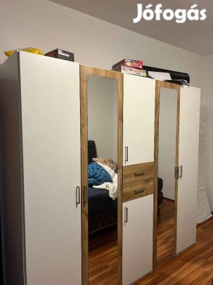 Nagy szekrény eladó!