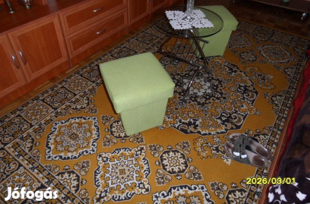 Nagy szőnyeg hozzá tartozó kis futókkal, hosszú futószőnyeg