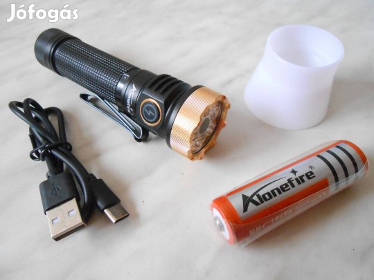 Nagy teljesítményű, kicsi, sokszínű lámpa: fehér, piros, zöld, kék, UV