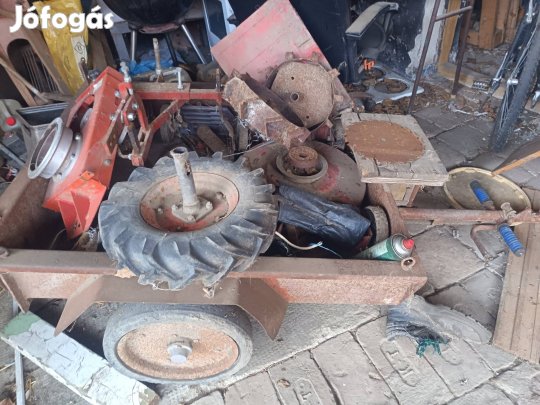 Nagy teljesítményű rota kapa pótkocsival rengeteg adapterrel