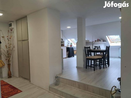 Nagy terekkel rendelkező 4 szobás 1. emeleti tetőtéri lakás