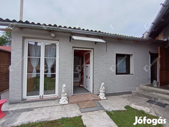 Nagyatádon azonnal költözhető, 3 szobás otthon rendezett udvarral