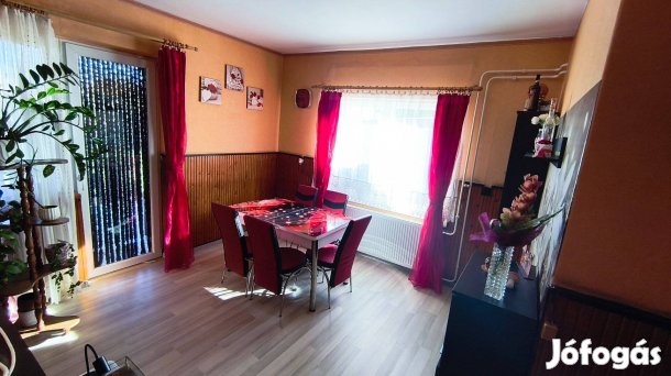 Nagycsaládosok, összeköltözők figyelem! Kápolnásnyék-Pettenden eladó t