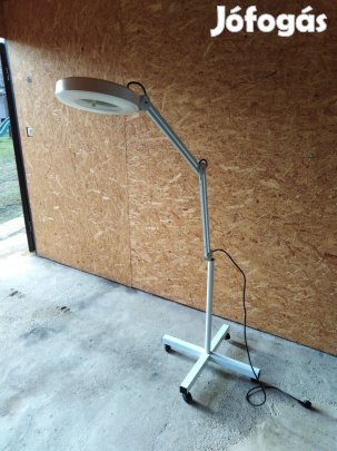 Nagyítós kozmetikai lámpa