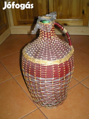 Nagyjából 10 literes demizson fonott alja csak üveg