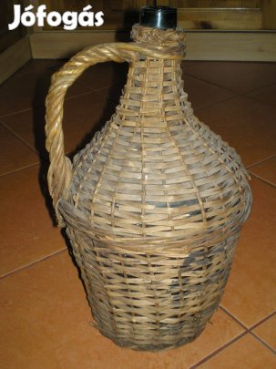 Nagyjából 6 literes demizson fonott jó állapotban