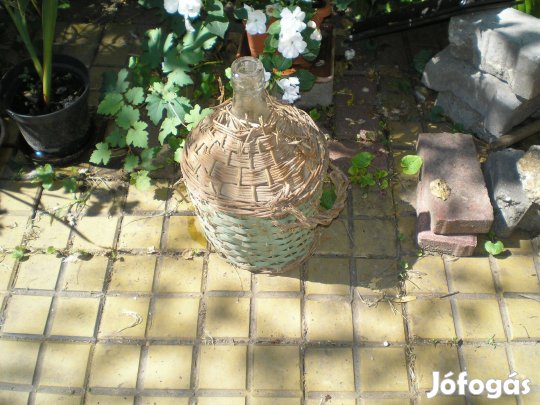 Nagyjából 8 literes régi üveg rossz fonattal 39 cm magas