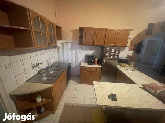 Nagykálló központjában családi ház eladó!