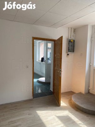 Nagykanizsa belvárosában udvari üzlet/irodahelyiség kiadó