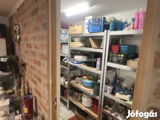 Nagykarácsony, felújított családiház eladó