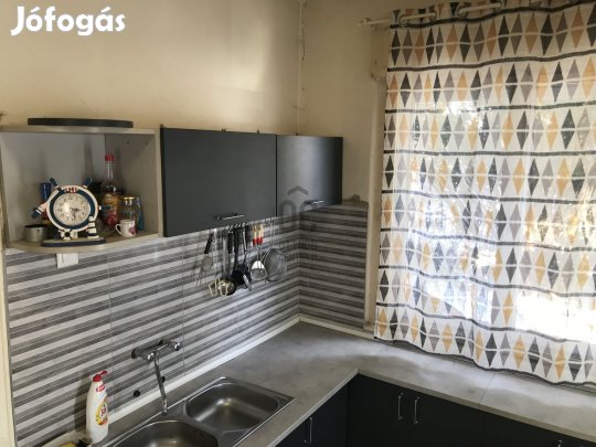 Nagykáta csendes utcájában ,központhoz közeli ingatlan kedvező áron!