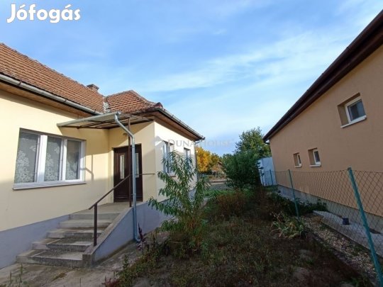 Nagykátai 69 nm-es ház eladó