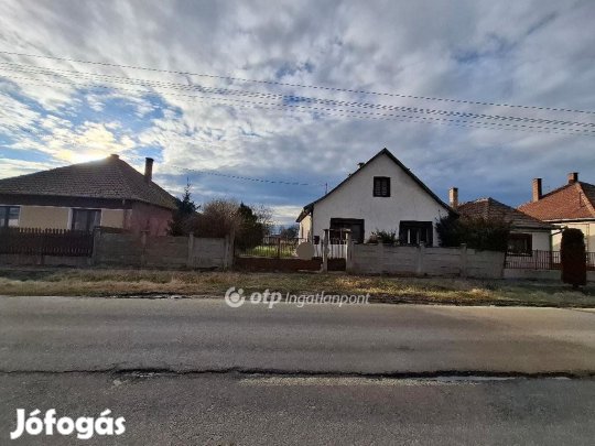 Nagykerekii 90 nm-es ház eladó