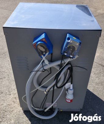 Nagykonyhai pohar tányér edény  mosogatógép .