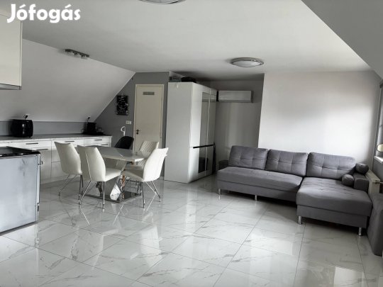 Nagykőrös 70nm-es kertkapcsolatos lakás