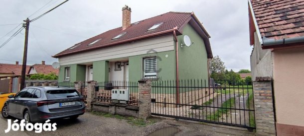 Nagykőrösi 179 nm-es lakás eladó