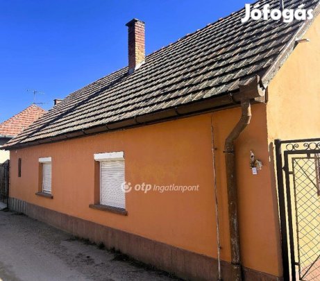 Nagykőrösi 69 nm-es ház eladó