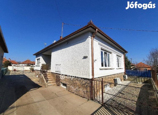 Nagykőrösi eladó 255 nm-es ház