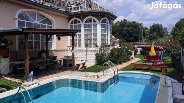 Nagykőrösi eladó 300 nm-es ház