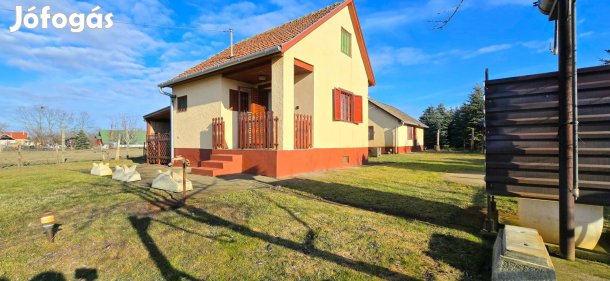 Nagykőrösön, a Hosszúhát dűlőben egy 36 nm-es zártkerti ingatlan Eladó