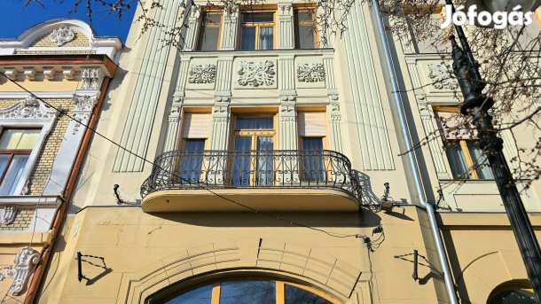 Nagykőrösön a Postapalotában felújított lakás Eladó!