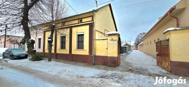 Nagykőrösön a belvároshoz közel társasházi 64 nm-es lakás Eladó!