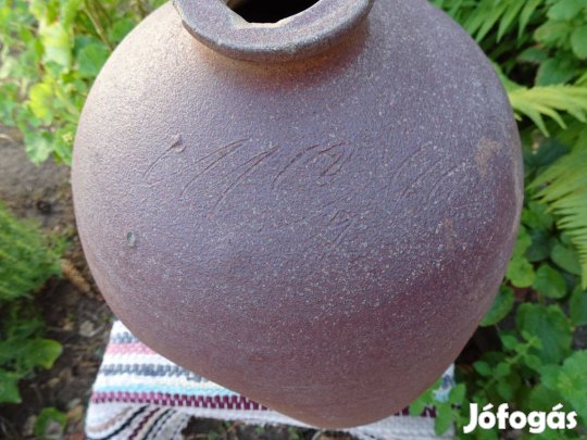 Nagyméretű 100 éves kőkorsó