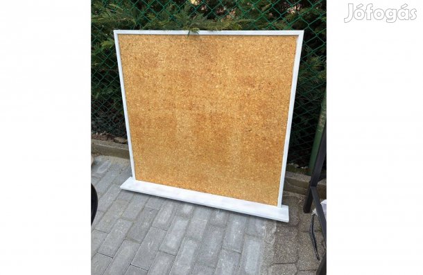 Nagyméretű 90x92cm-s fa parafa tábla 10.000 Ft