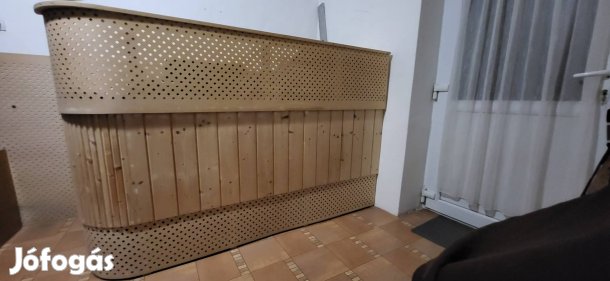 Nagyméretü Bárpult.