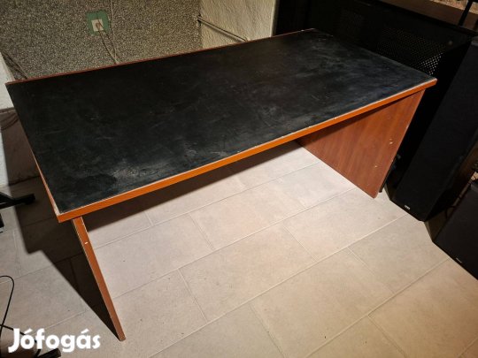 Nagyméretű Cseresznye asztal, íróasztal Gumi borítással