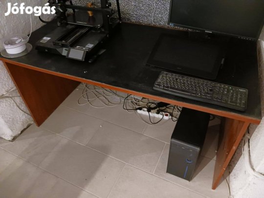 Nagyméretű Cseresznye asztal, íróasztal Gumi borítással