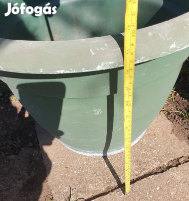 Nagyméretű,  használt műanyag virágtartó Xl.ker 