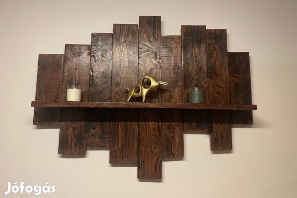 Nagyméretű, használt deszkákból készült italpolc, bortartó, bor polc