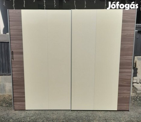 Nagyméretű, magasfényű gardróbszekrény