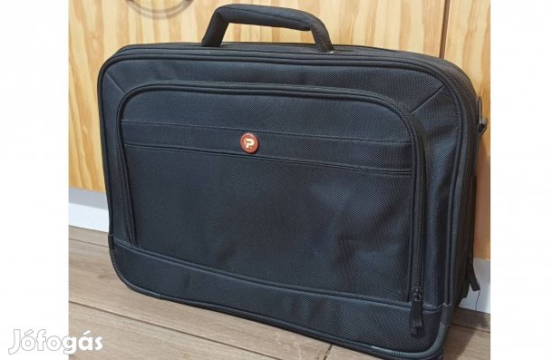 Nagyméretű, masszív 18 colos laptop táska